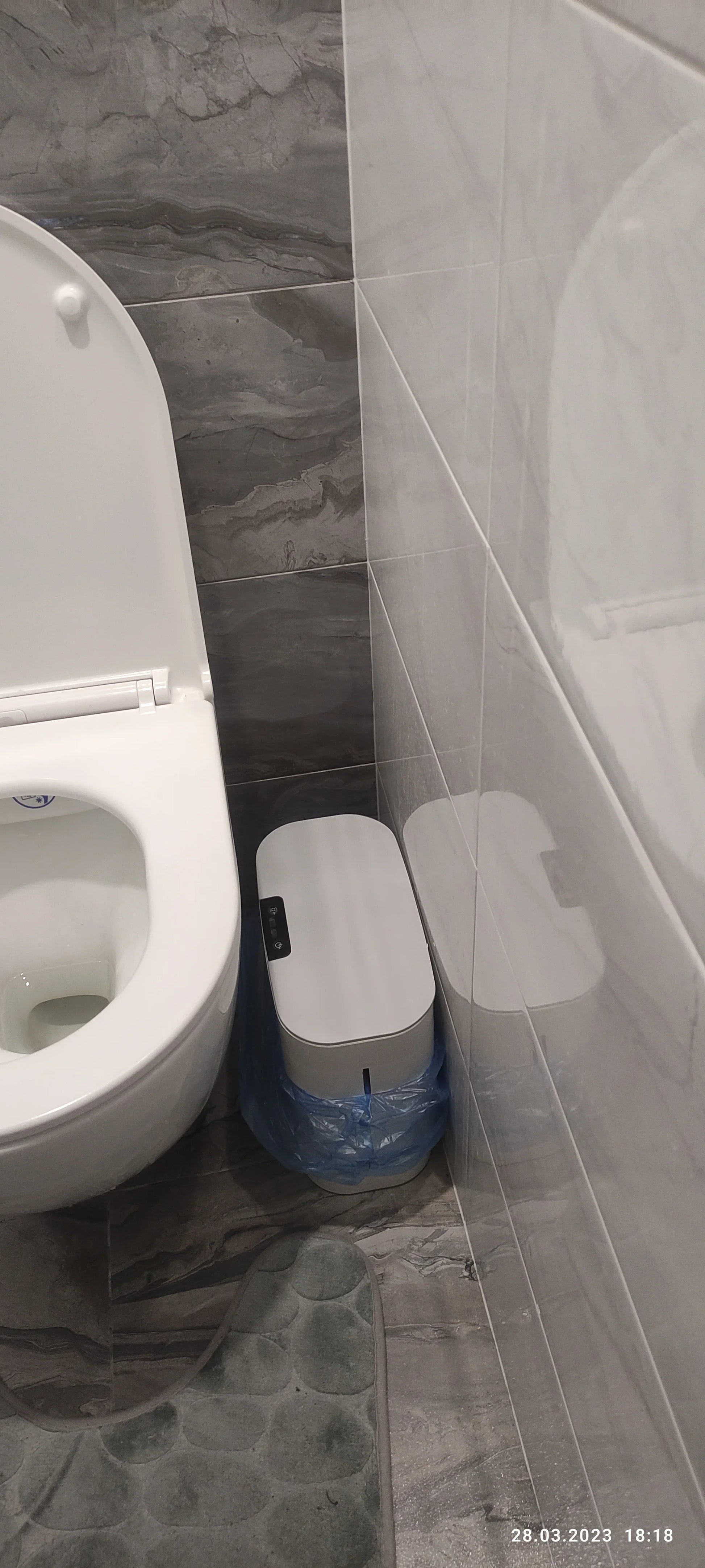 Smart Sensor Automatic Electronic Garbage Can with motion-activated sensor and tight-sealing lid for a hygienic and odor-free waste disposal experience