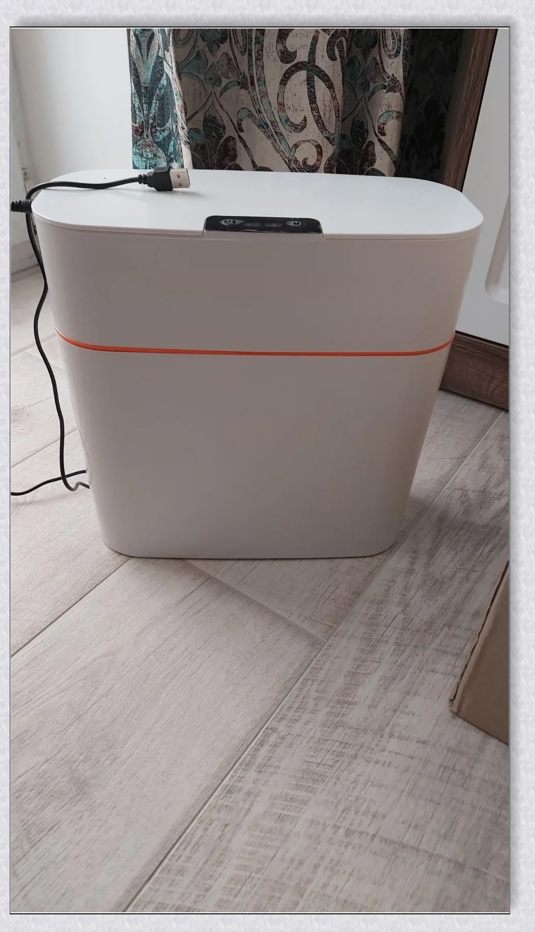 Smart Sensor Automatic Electronic Garbage Can with motion-activated sensor and tight-sealing lid for a hygienic and odor-free waste disposal experience