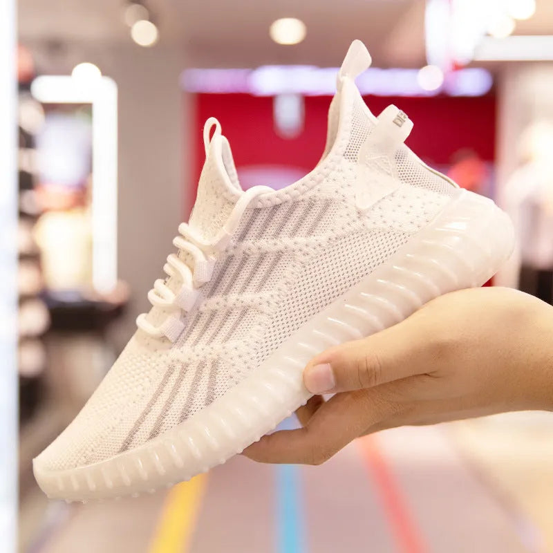 Men's low-top white sports shoes with mesh lining, platform sole, and round toe on a neutral background.