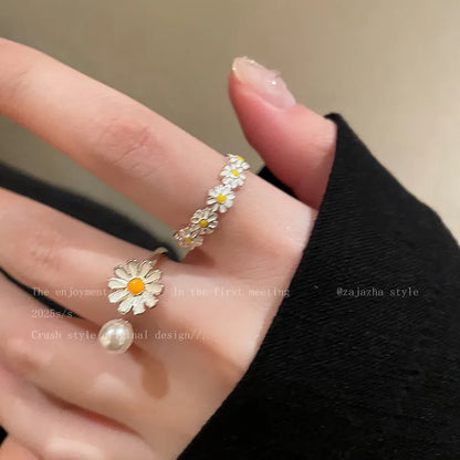 Women's copper opening ring with flower design, available in pearl or plain versions with silver finish