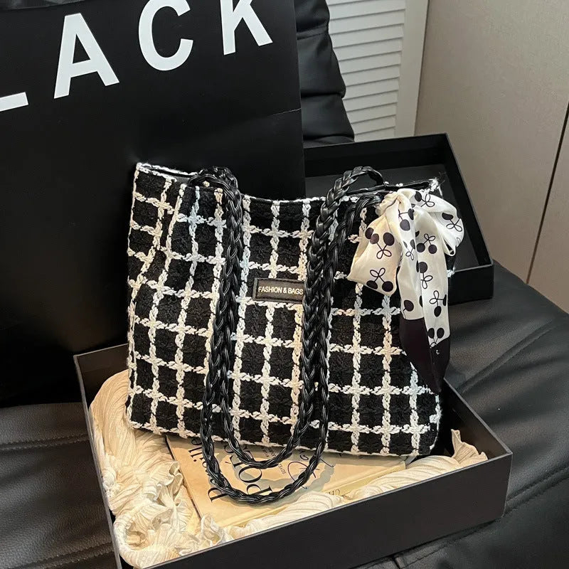 Horizontal square wool shoulder bag in black with sandwich pocket and internal organisation compartments
