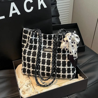 Horizontal square wool shoulder bag in black with sandwich pocket and internal organisation compartments
