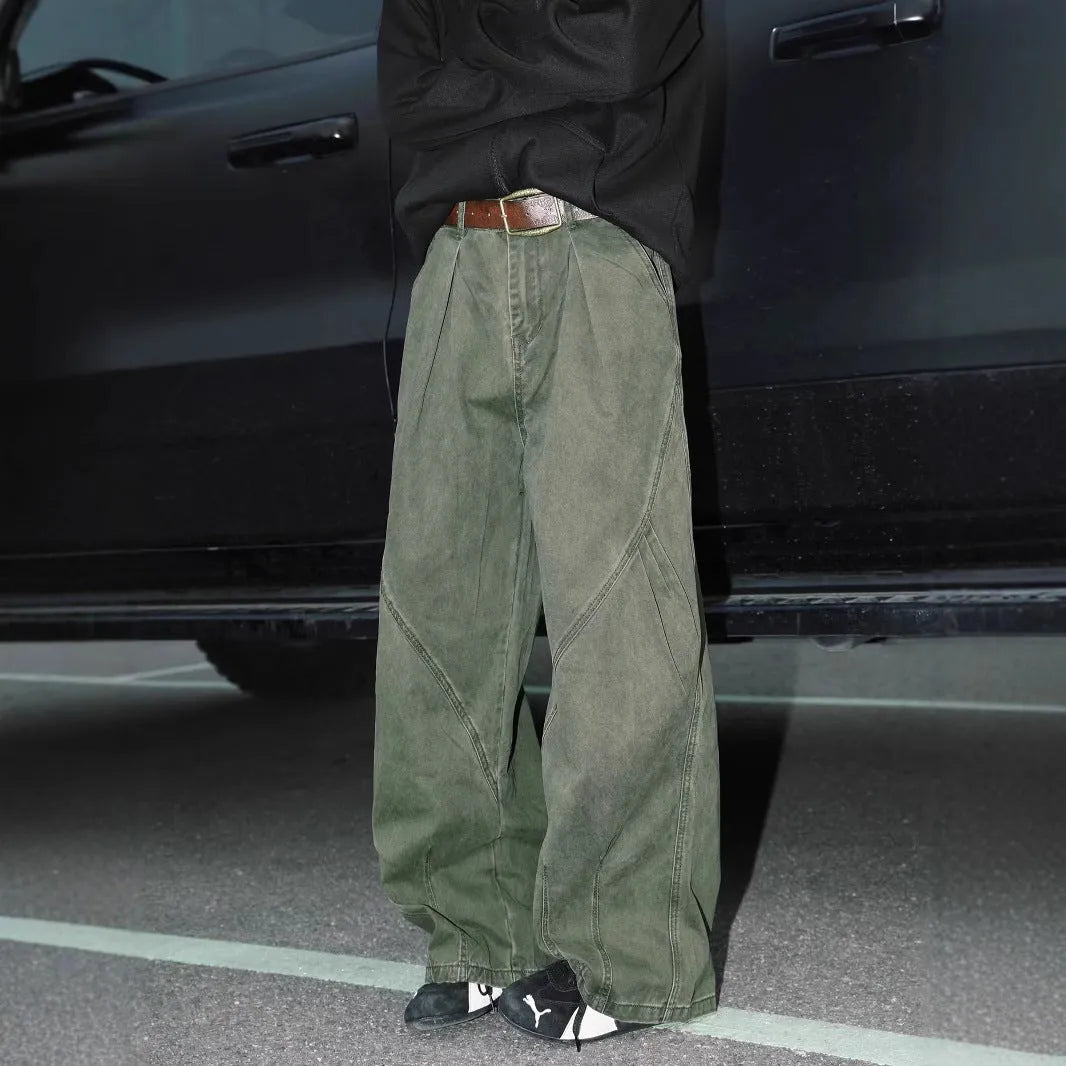 Men's pleated straight leg trousers with elastic waist in striped pattern