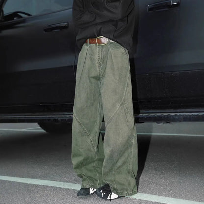 Men's pleated straight leg trousers with elastic waist in striped pattern