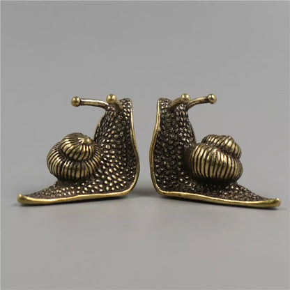 Brass tea pet snail decoration pure copper paperweight with pastoral design