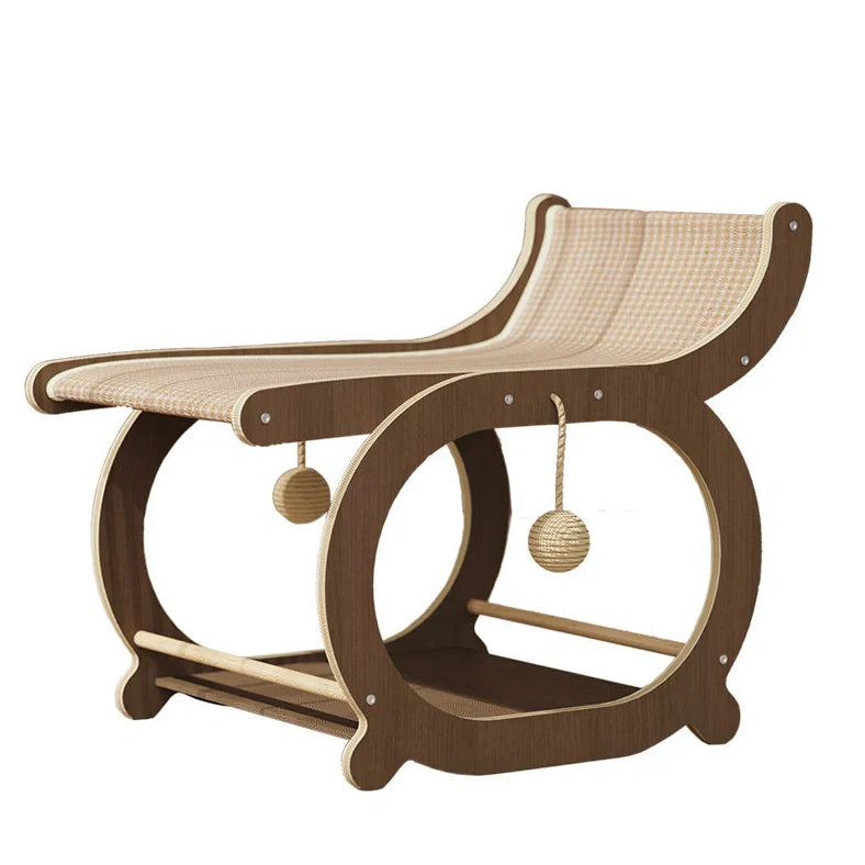 Solid wood sisal scratching mat with integrated cat bed showing 40cm scratching surface and 25cm resting area