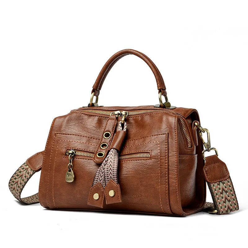 Women's one-shoulder crossbody bag in soft PU leather with retro styling