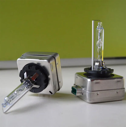 Xenon automotive headlight bulb with aluminium alloy shell and quartz tube for D1S and D1R fittings