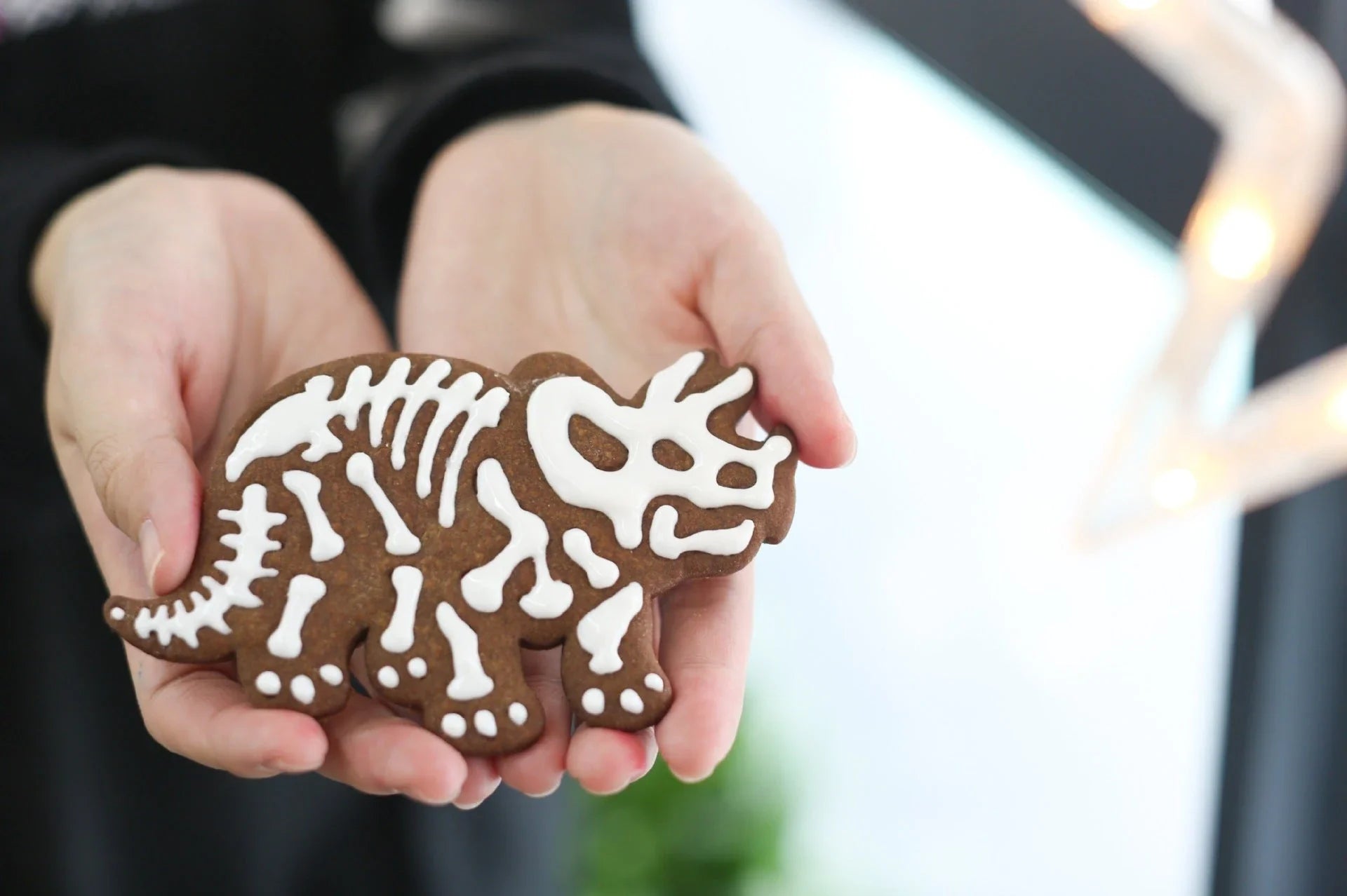 3D dinosaur-shaped baking molds for creating unique, edible treats and crafts
