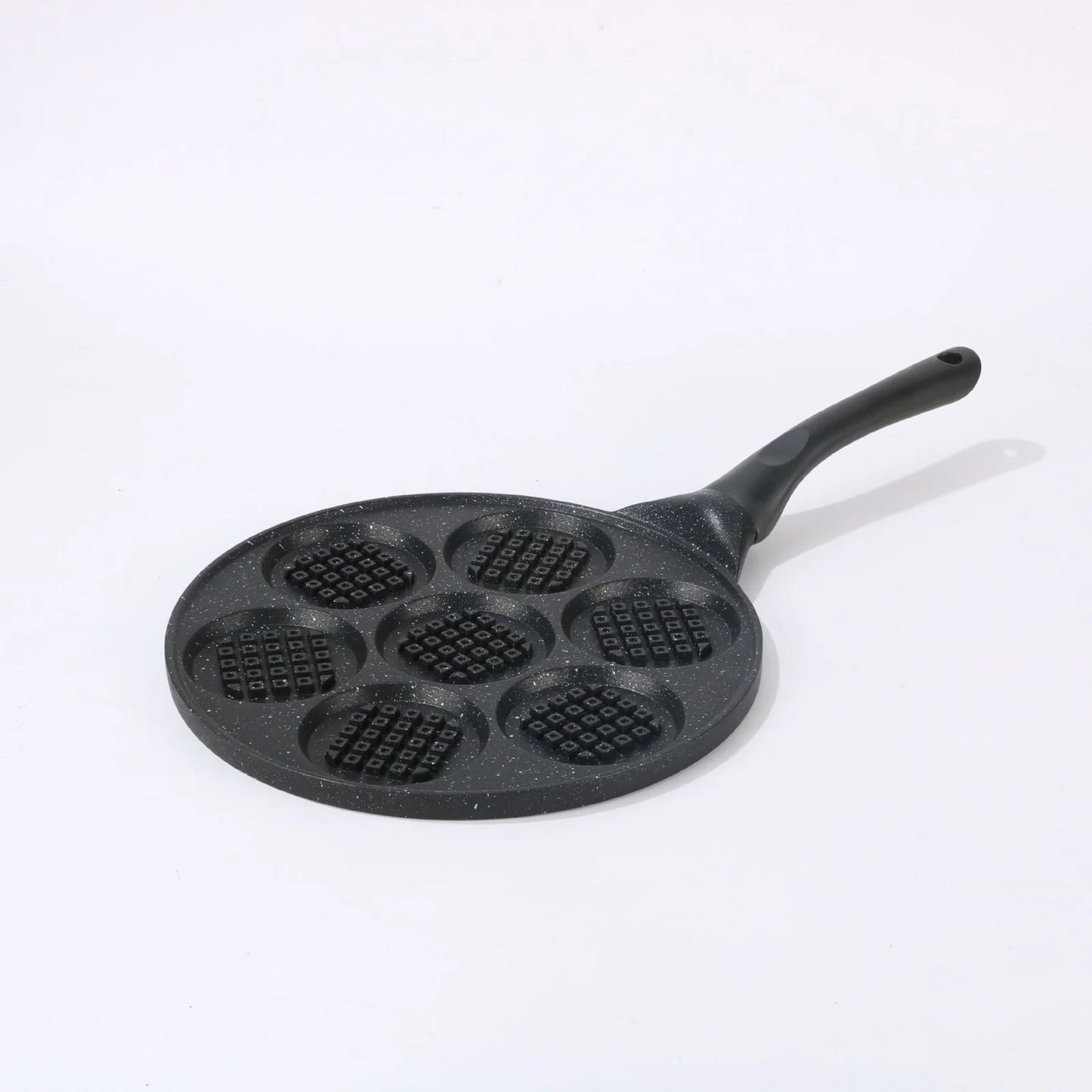 Seven-hole aluminium barbecue plate with non-stick surface on gas hob