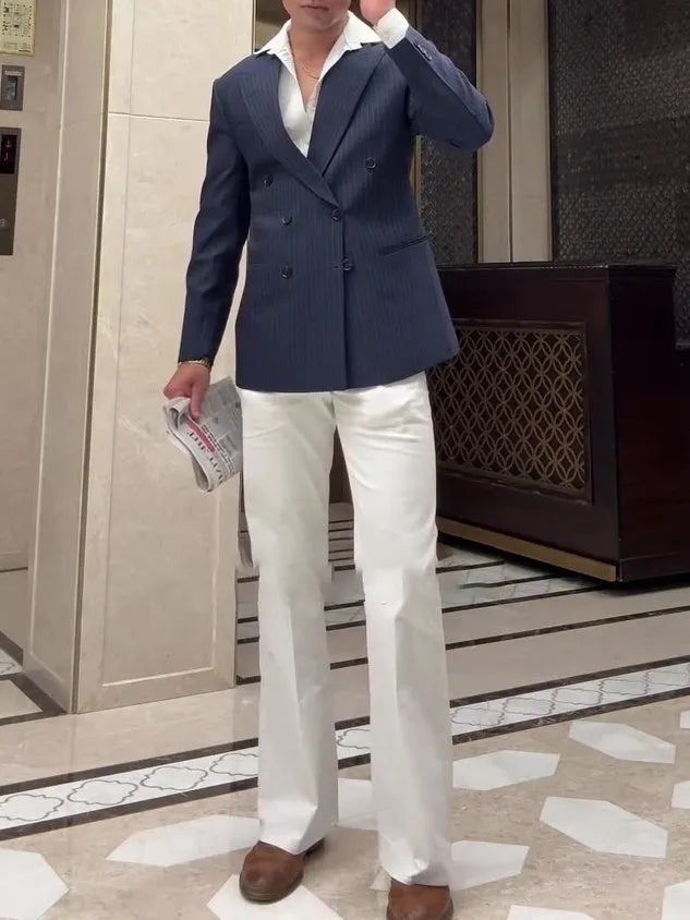 Men's double-breasted blazer with striped pattern, regular-length top, and double-breasted front fastening
