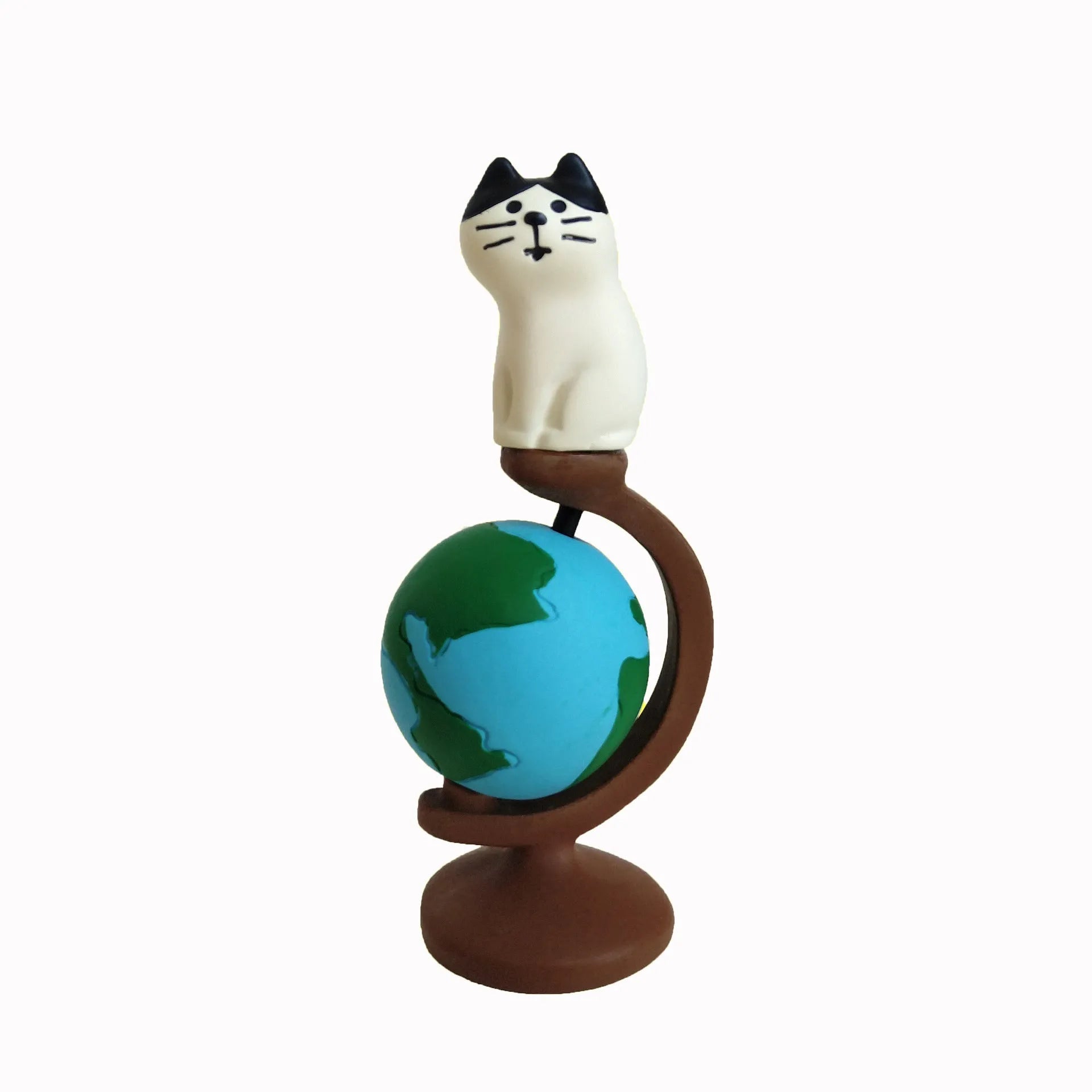 Cartoon Statue of Liberty resin cat craft figurine in Earth Instrument Cat or Carp Cat style.