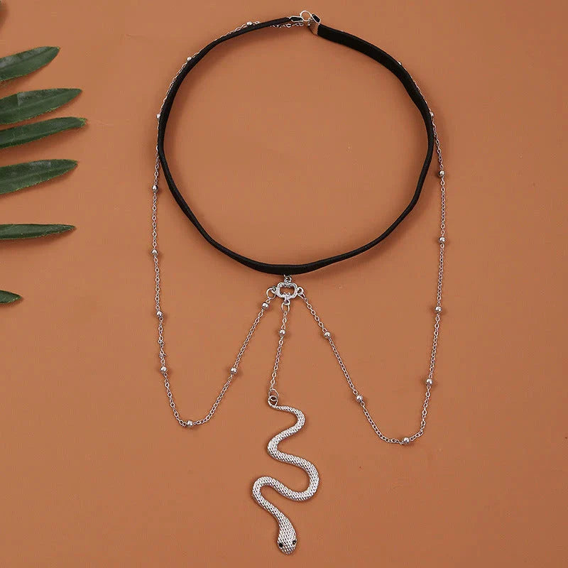 Glamorous Bohemian-style leg chain with snake pendant and metal beads, a unique and fashionable beach accessory