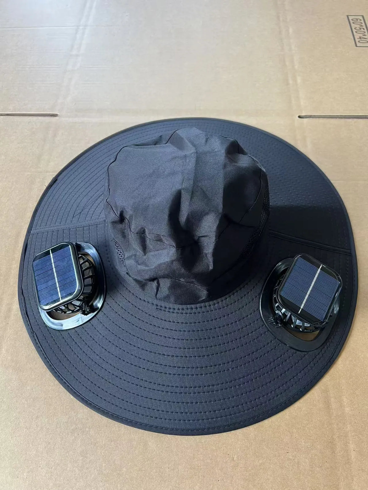 Men's grey solar-powered cooling cap with large eave and integrated fan for sun protection