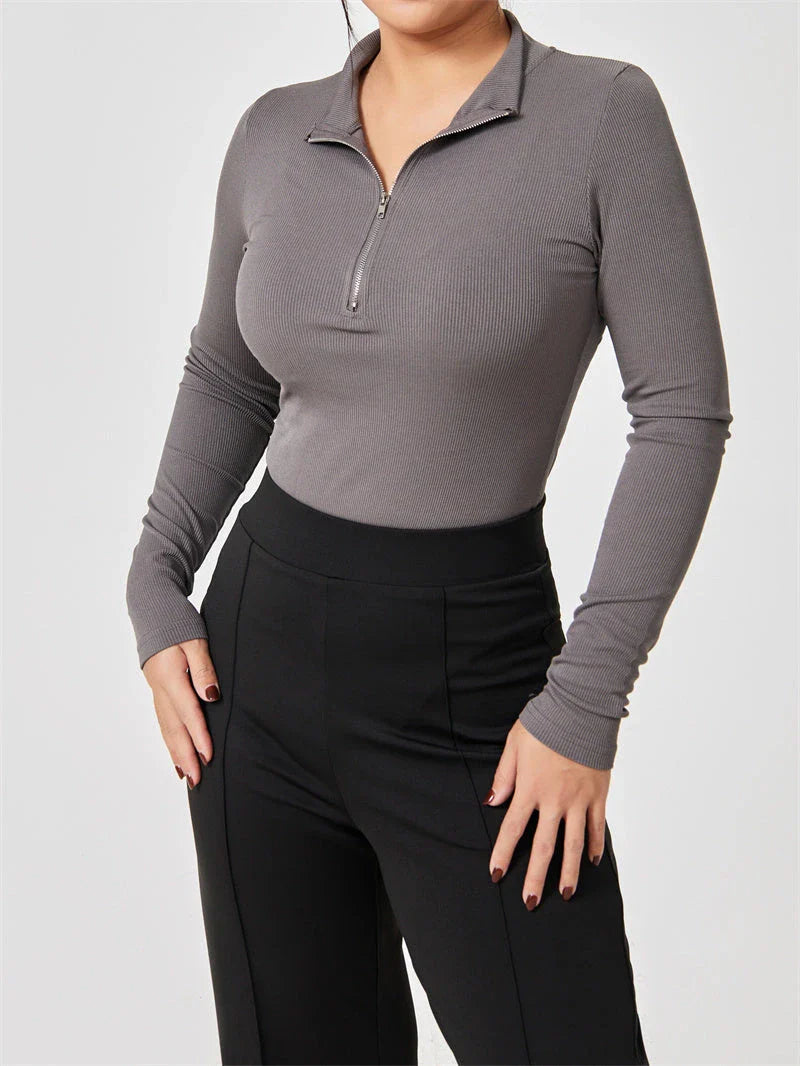 Seamless jumpsuit for women in various colors, featuring a slimming and comfortable design