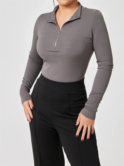 Seamless jumpsuit for women in various colors, featuring a slimming and comfortable design