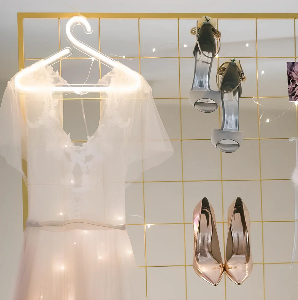 USB-powered LED neon wall lamp in flexible PVC with multiple colour options and design shapes