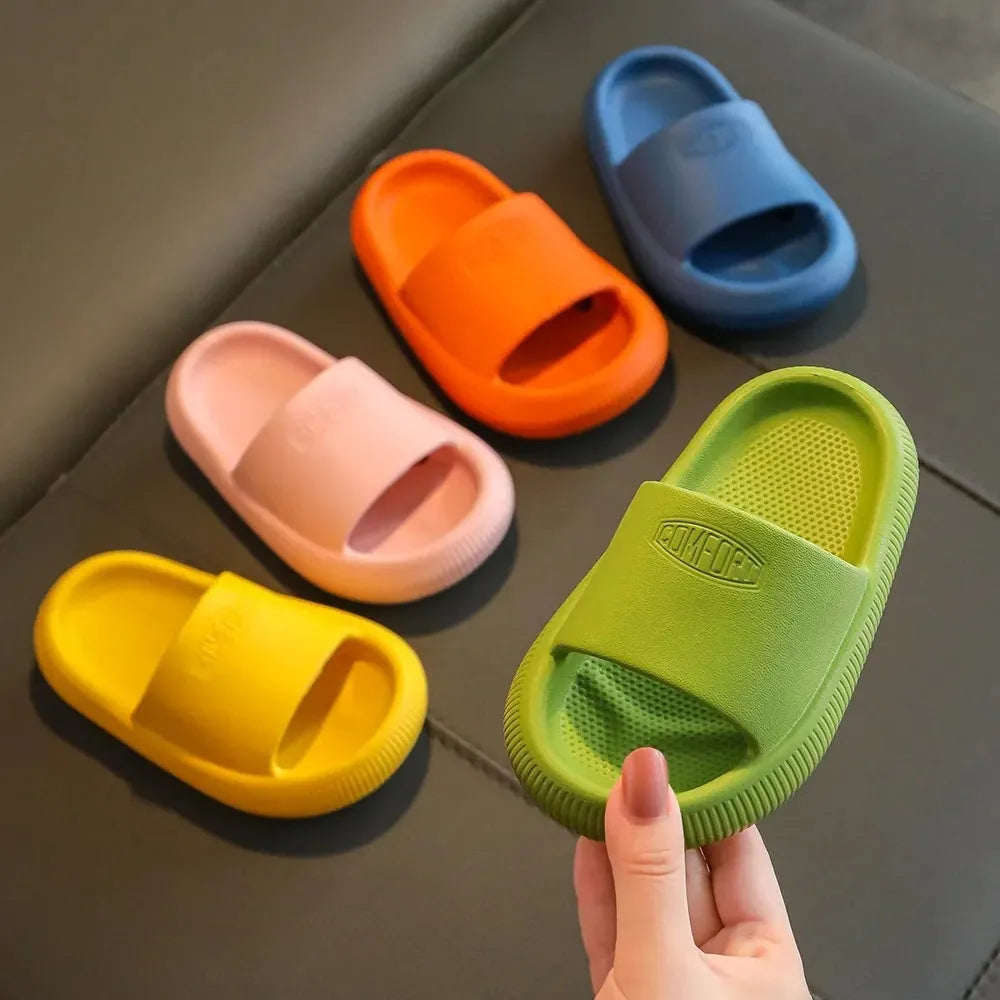 Children's EVA slippers with 1.5cm thick injection-moulded soles in mixed colours
