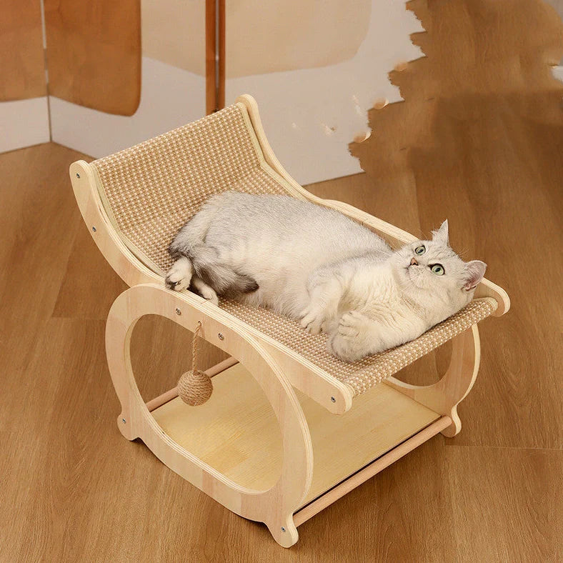 Solid wood sisal scratching mat with integrated cat bed showing 40cm scratching surface and 25cm resting area