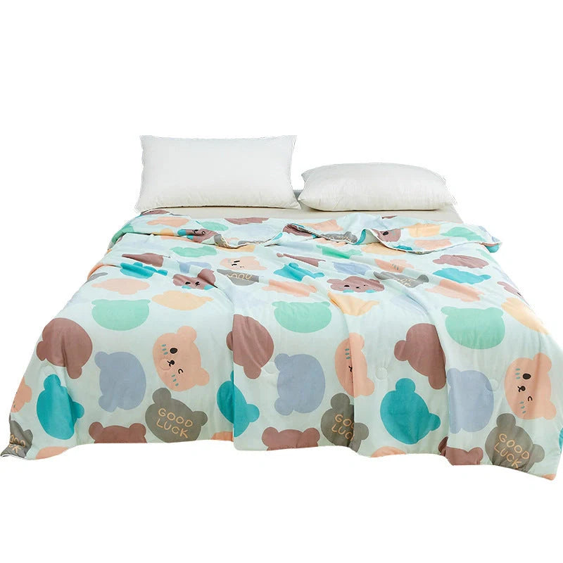 Ultra-soft, machine-washable cooling quilt made with breathable ice silk fabric for year-round comfort