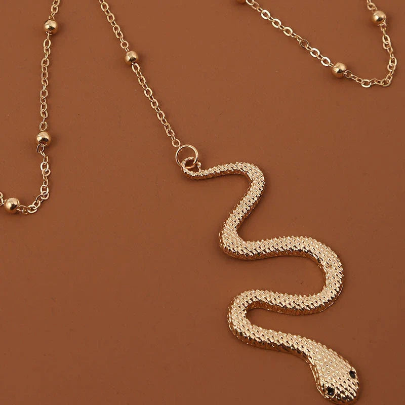 Glamorous Bohemian-style leg chain with snake pendant and metal beads, a unique and fashionable beach accessory