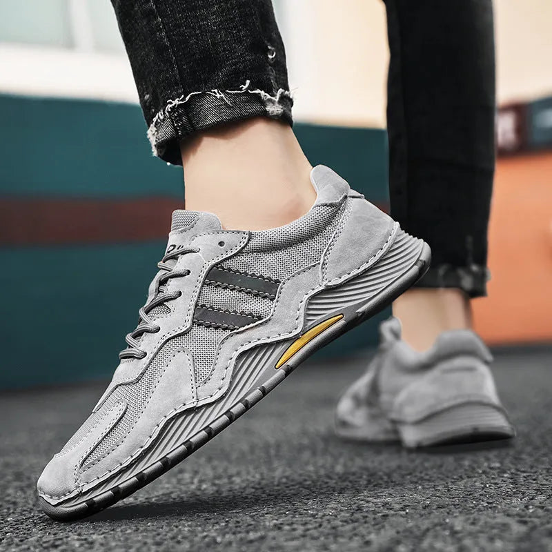 Men's low-top lace-up platform hiking boots in pigskin with round toe and rubber sole