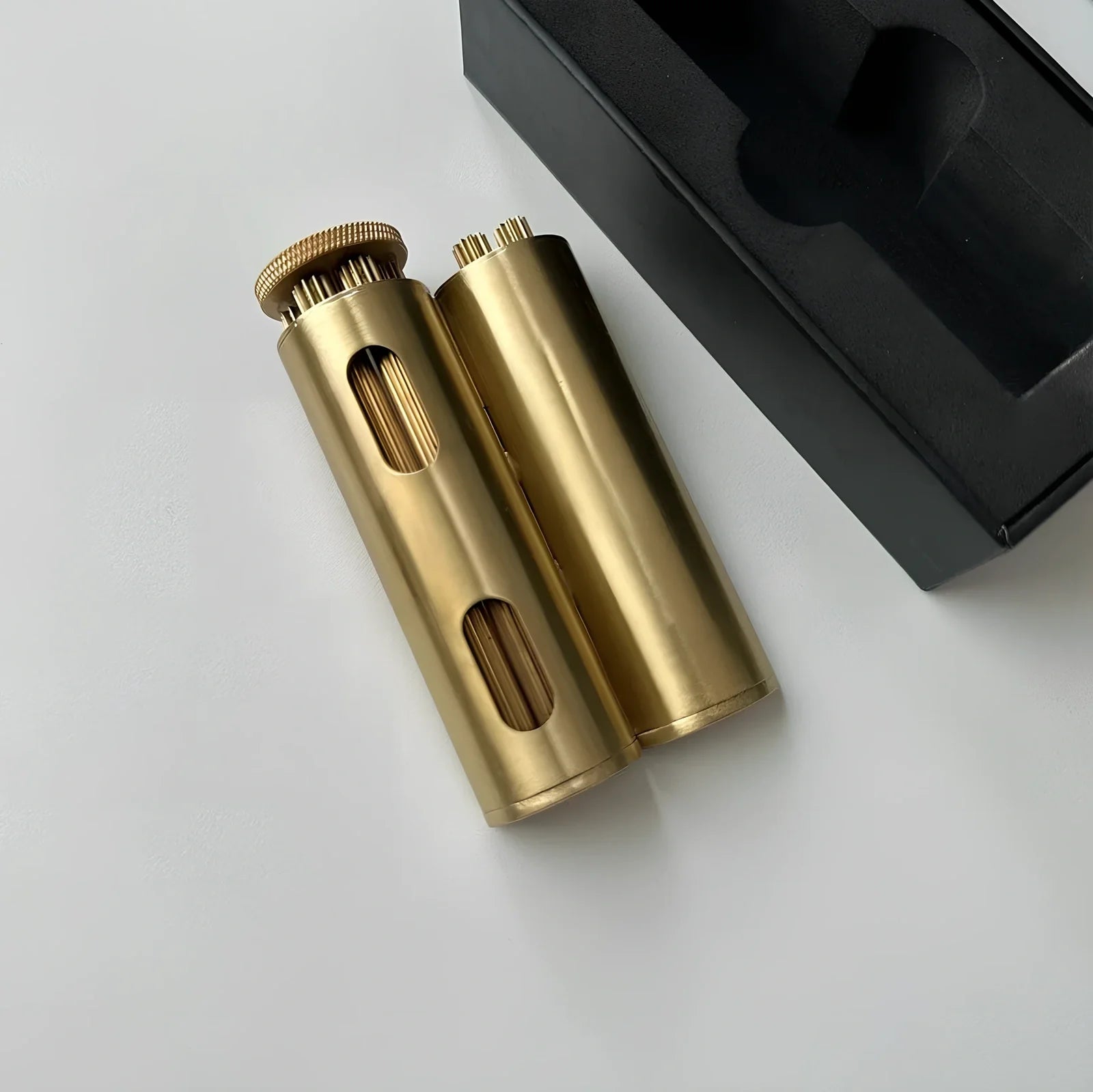 The Swifty Roll cigarette rolling device with round mechanism for 70mm cigarettes