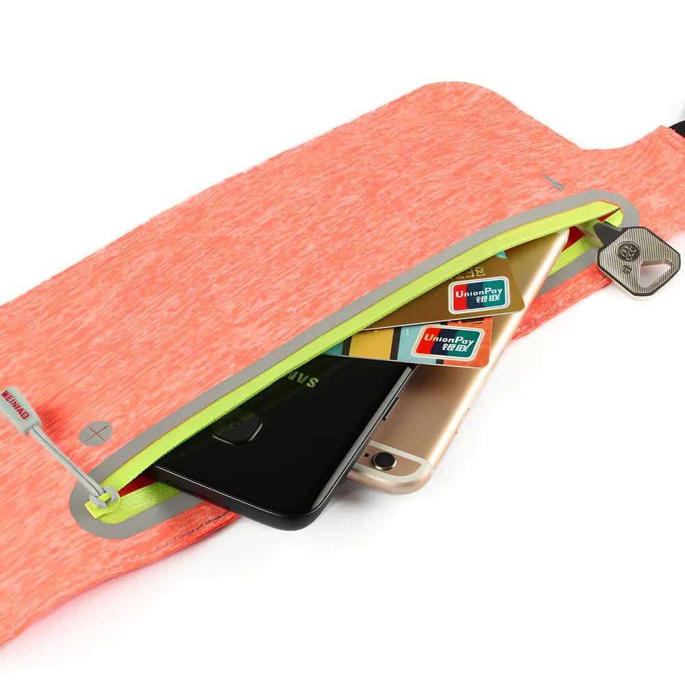 Strapless running bag in camouflage colours with invisible phone pockets and waterproof construction