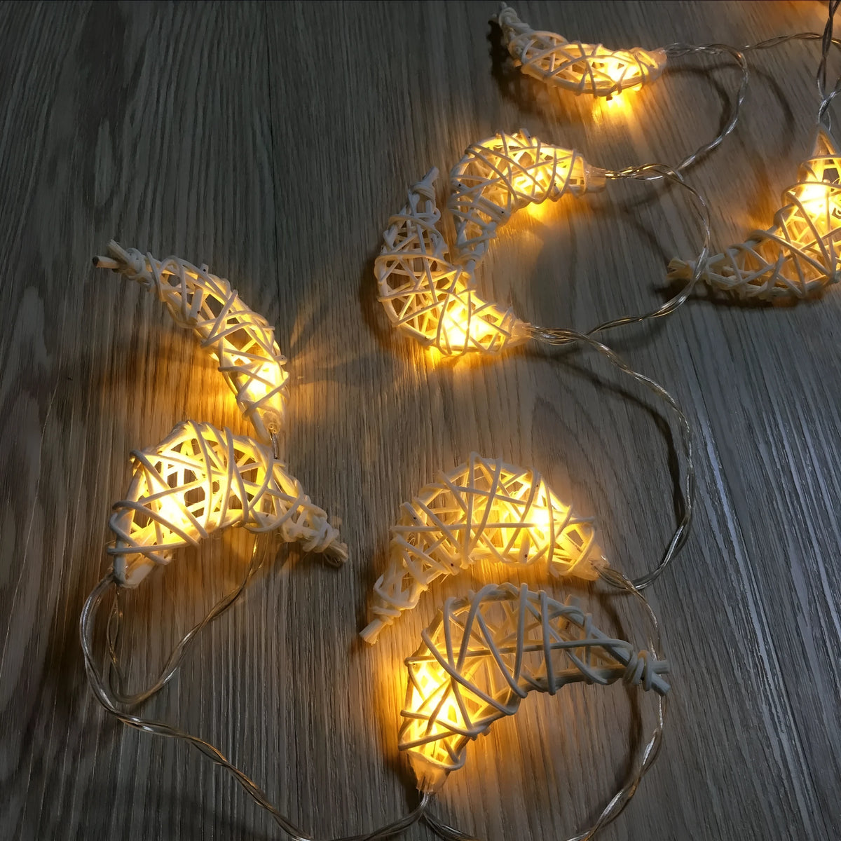 Handwoven rattan moon lighting chain, approximately 8cm diameter, warm white battery-powered lights, 1.2m or 2.5m