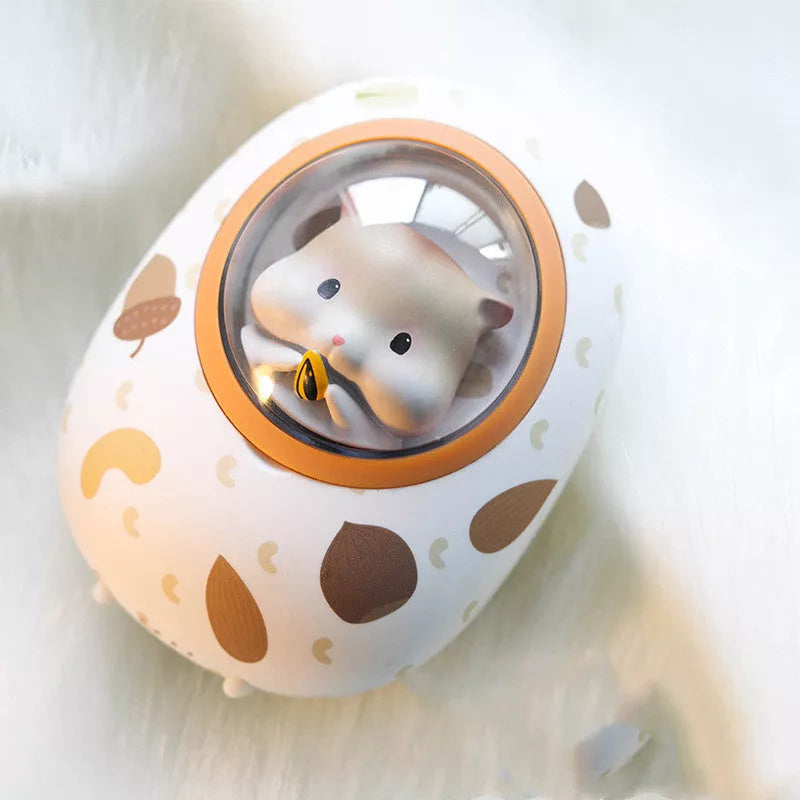 Hamster Hand Warmer Power Bank in white with 5000mAh battery capacity