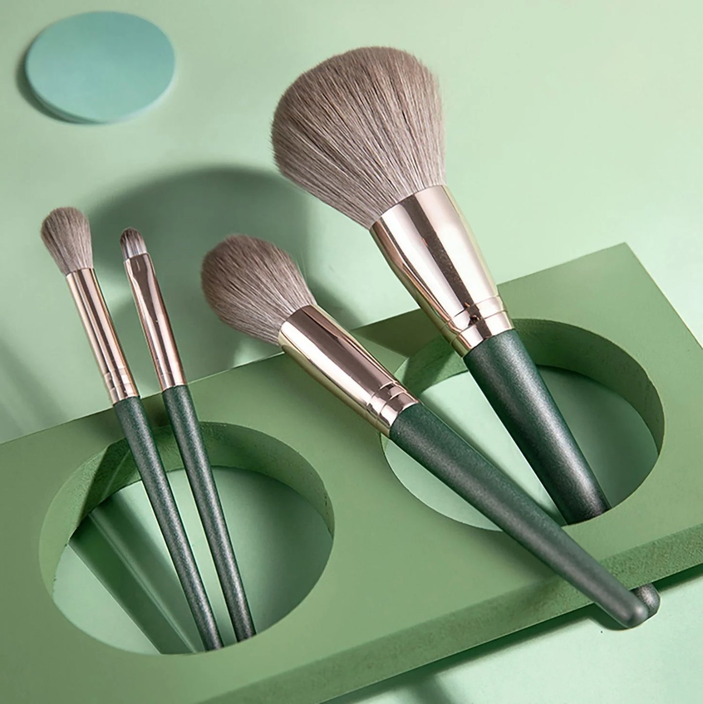 Green Cloud 14 Makeup Brushes Set with wooden handles and artificial fiber bristles