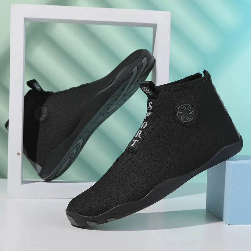 Casual mid-top beach shoes in black and fluorescent green with a mesh upper and rubber sole.
