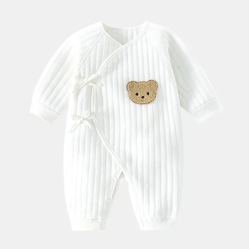 Cotton newborn jumpsuit with long sleeves, teddy bear jacquard strap, top fly lace closure, white or yellow