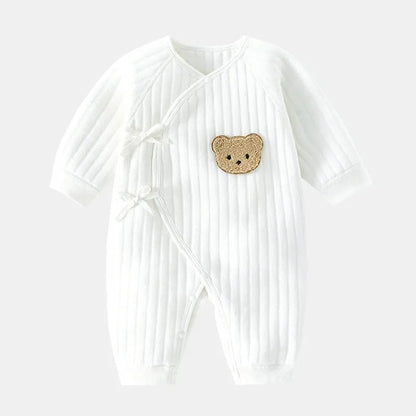 Cotton newborn jumpsuit with long sleeves, teddy bear jacquard strap, top fly lace closure, white or yellow