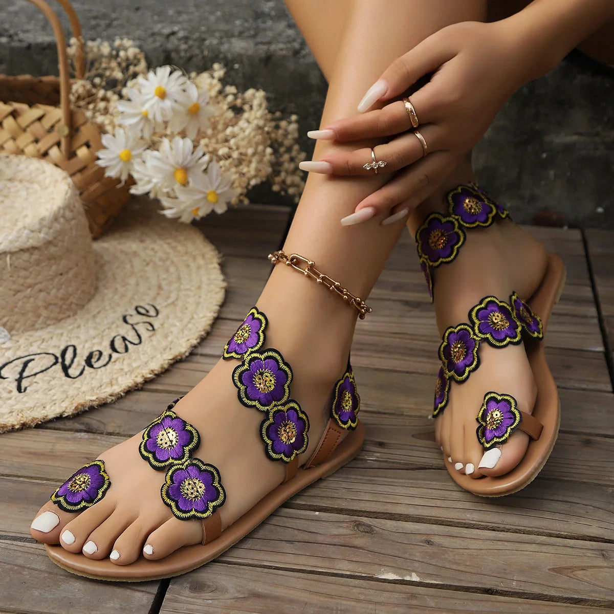 Ethnic style flowers flat sandals for women with clip toe design and rubber sole