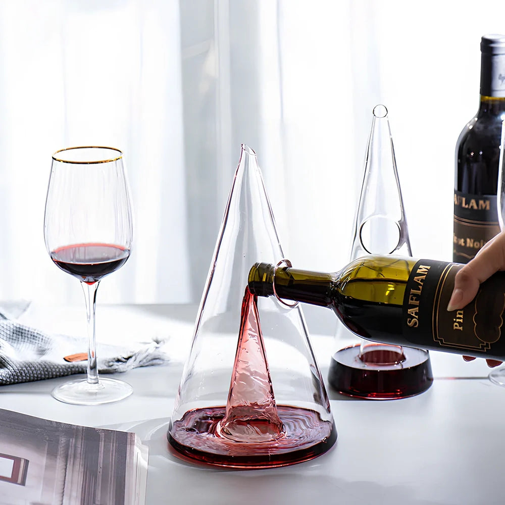 Korean-style clear glass waterfall decanter with 501-600ml capacity showing pouring stream