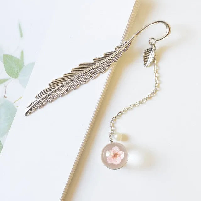 Dried flower bookmark with alloy frame measuring 12x2cm in Blue starry sky colour