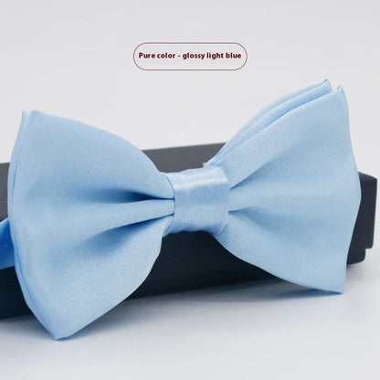 Flat-head self-tie bow tie in a wine red colour, showing its 12cm width and 6cm height dimensions.