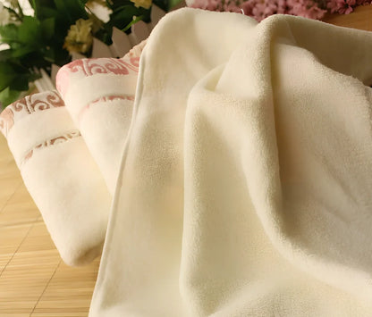 Pure cotton jacquard face towel measuring 33x73cm with textured patterns and twistless yarn construction