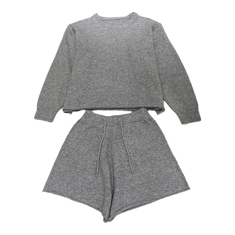 Women's loose-fitting long sleeve sweater and knitted wide leg shorts set in oatmeal colour, free size