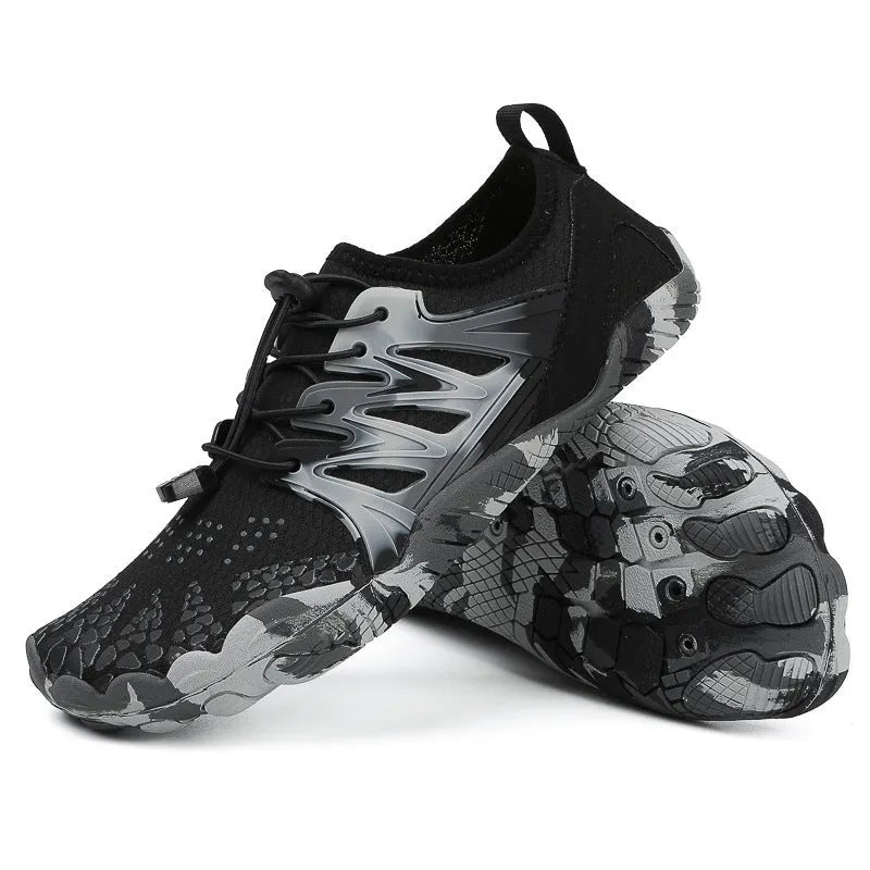 Quick-drying mesh wading shoes with lace-up front and non-slip rubber soles
