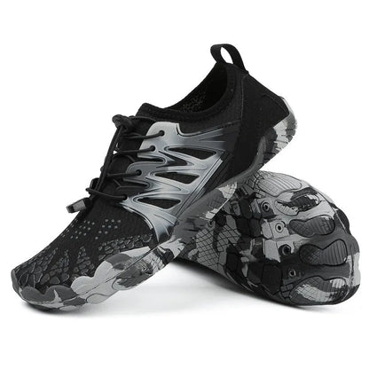 Quick-drying mesh wading shoes with lace-up front and non-slip rubber soles