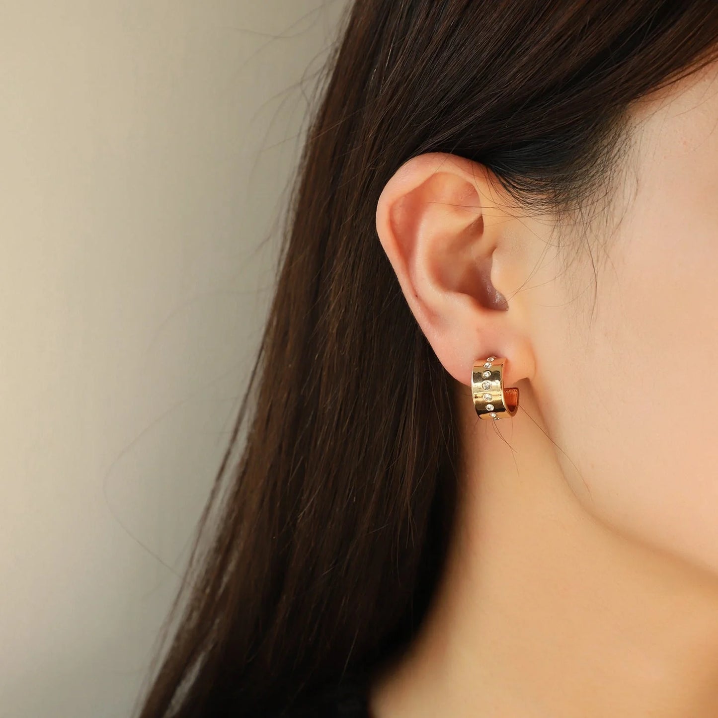 Women's chain-like flat snake twin necklace set with earrings, showcasing layered design and quadrilateral pendant.