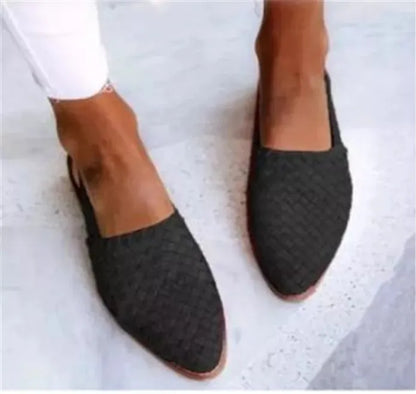 Baotou flat sandals with buckle closure in pointed toe design, available in multiple colours and sizes