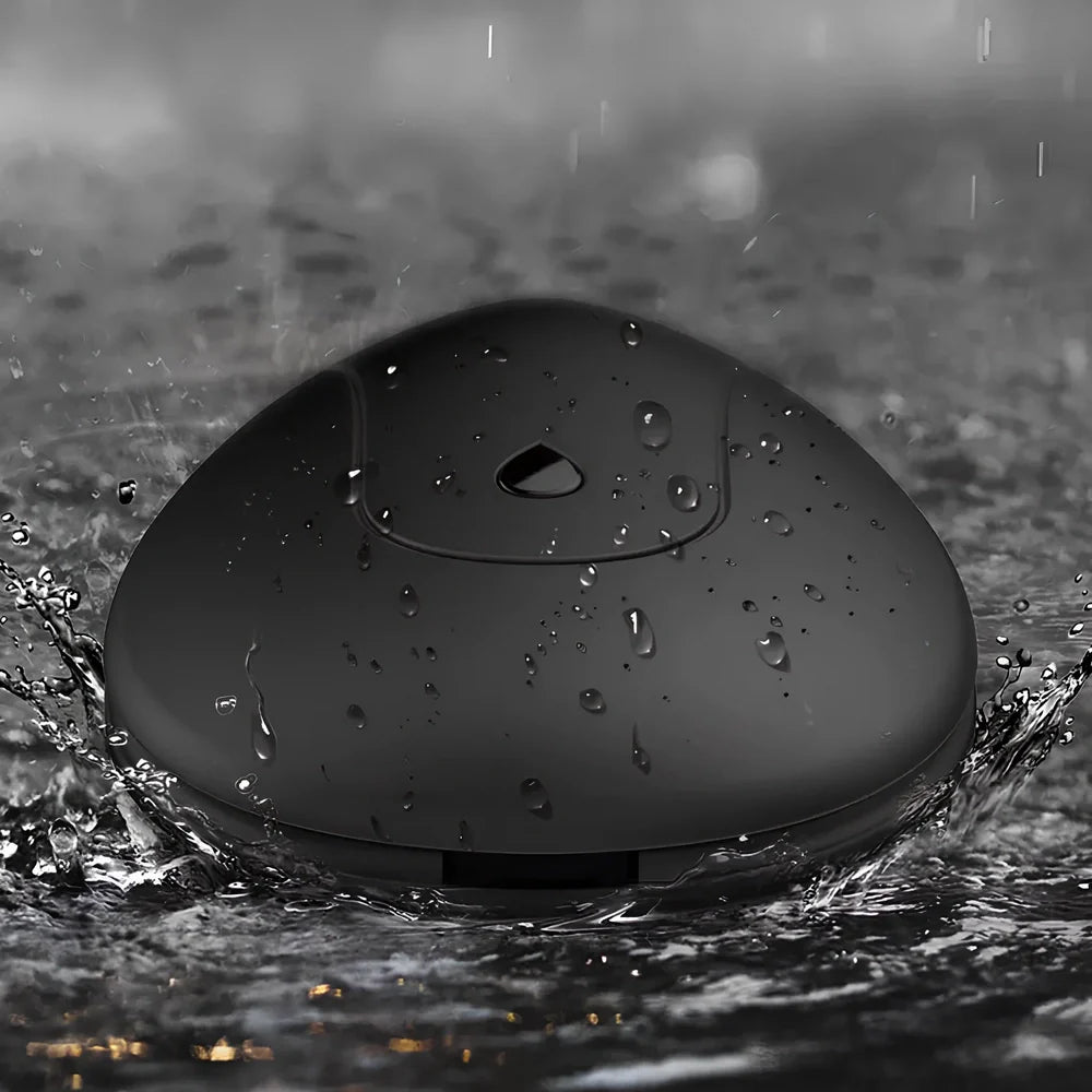 Black drop-shaped running corrector with posture analysis and 11 sports metrics tracking