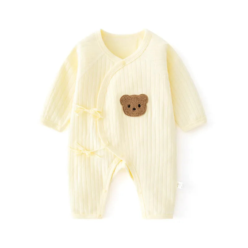 Cotton newborn jumpsuit with long sleeves, teddy bear jacquard strap, top fly lace closure, white or yellow