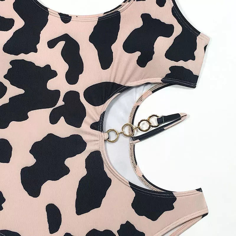 Japanese conservative one-piece swimsuit for ladies in white and pink with chest pad