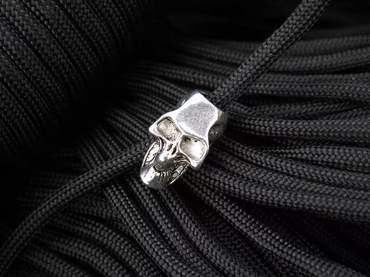 Zinc alloy skull knife pendant with hand-knitted accessories and 5mm aperture