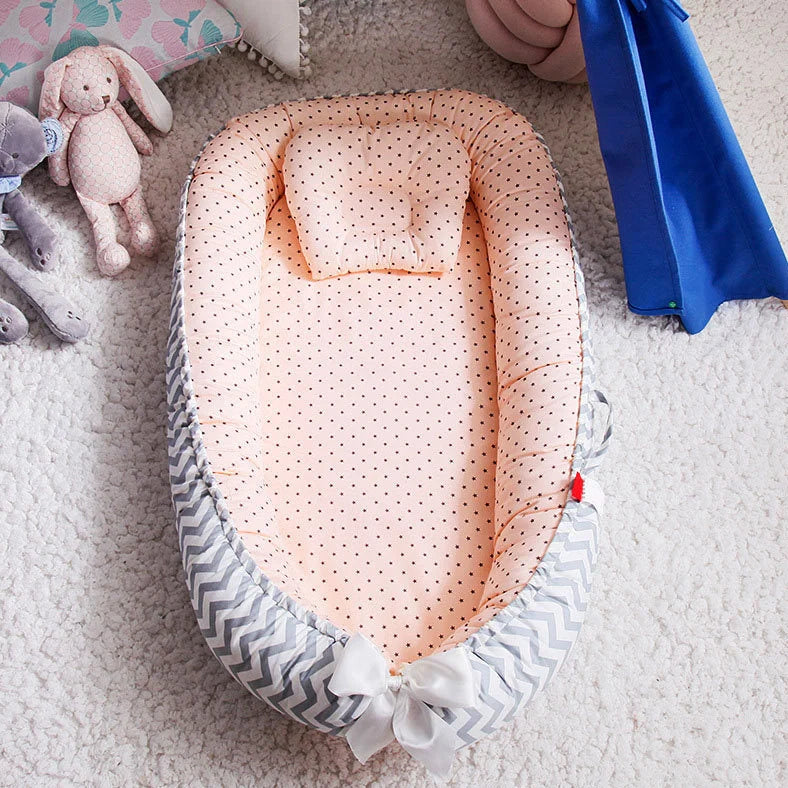 Portable cotton crib bed folded and unfolded showing 97x46cm dimensions and Banana leaf pattern