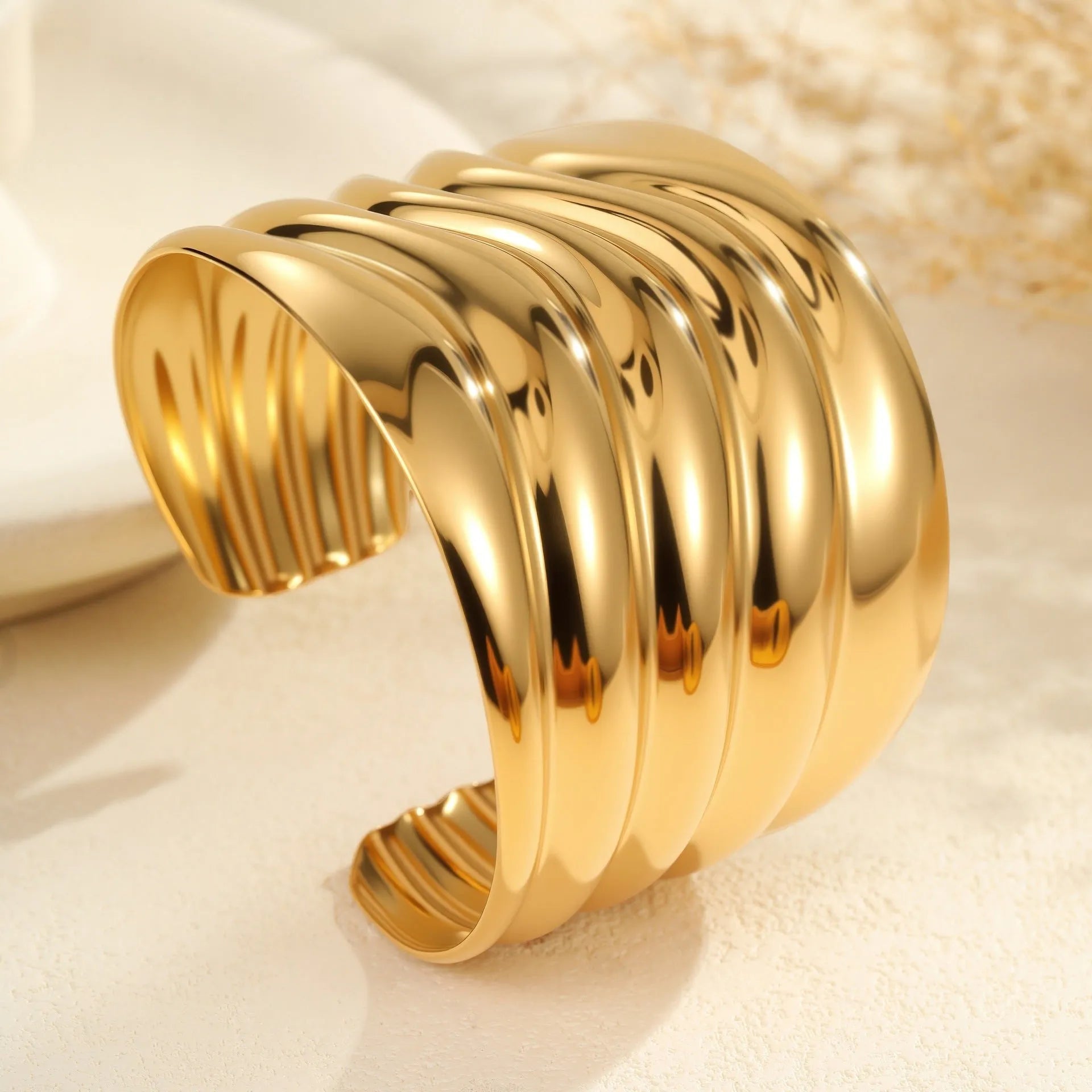Women's gold-plated wide bracelet with exaggerated niche opening and geometric wave design